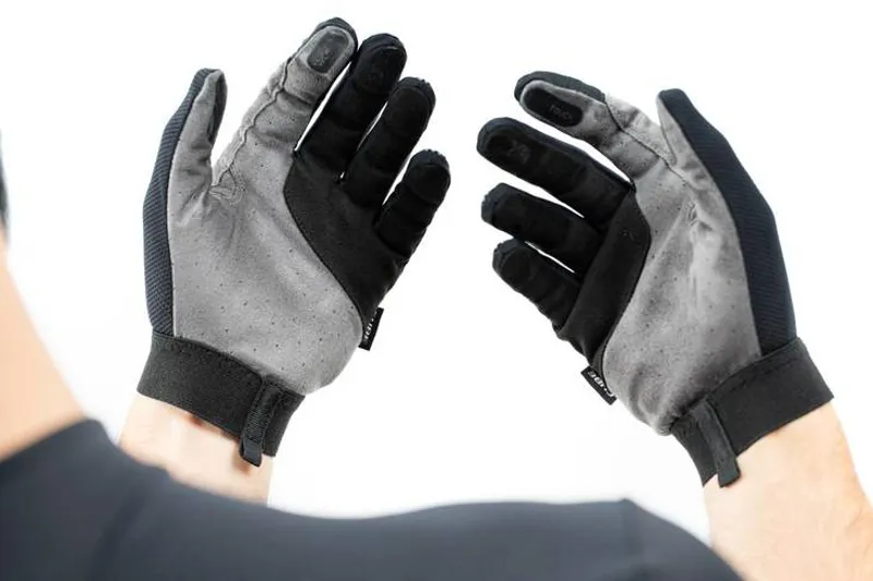 Cube Pro Long Finger Gloves - Black 4 Cube Pro Long Finger Gloves - Black - Image 2