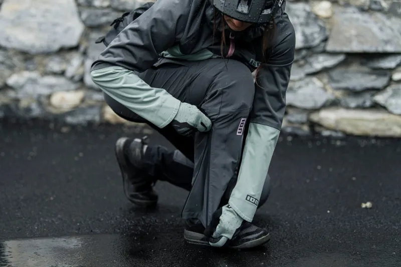 ION Shelter Pants 4W Softshell Women's MTB Trousers - Grey 9 ION Shelter Pants 4W Softshell Women's MTB Trousers - Grey - Image 7