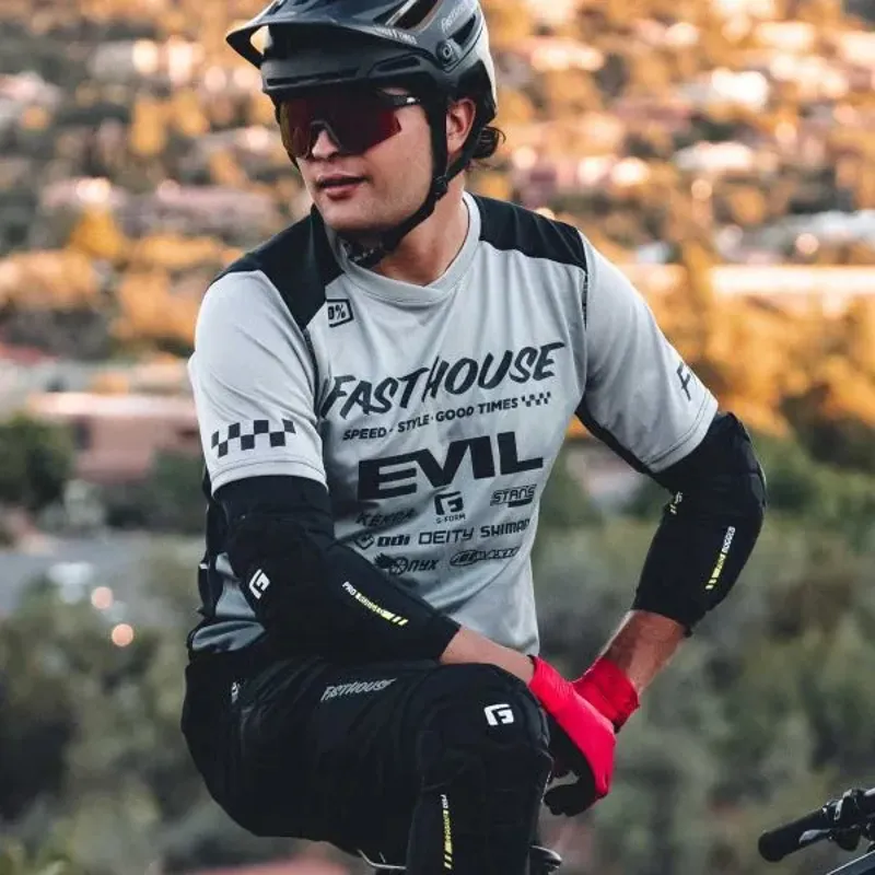 G-Form Pro-Rugged 2 Elbow Guards - Black 8 G-Form Pro-Rugged 2 Elbow Guards - Black - Image 6