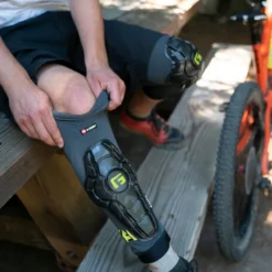 G-Form Pro-X3 Knee Guard - SMU Titanium -Sportful Shop 6 103