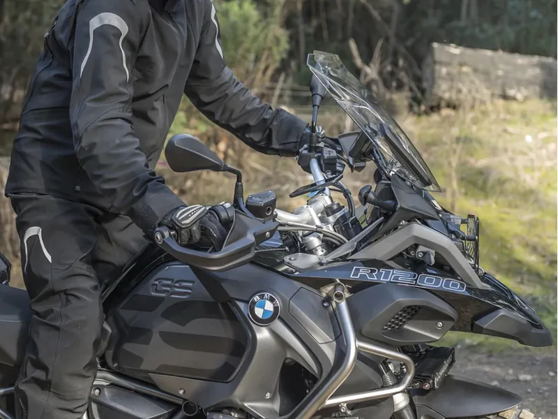 Quad Lock Motorcycle Handlebar Mount V2 - Black 7 Quad Lock Motorcycle Handlebar Mount V2 - Black - Image 5