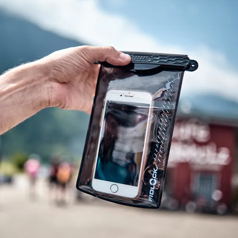 Fidlock FOLD Dry Bag 160 - Black 4 Fidlock FOLD Dry Bag 160 - Black - Image 2